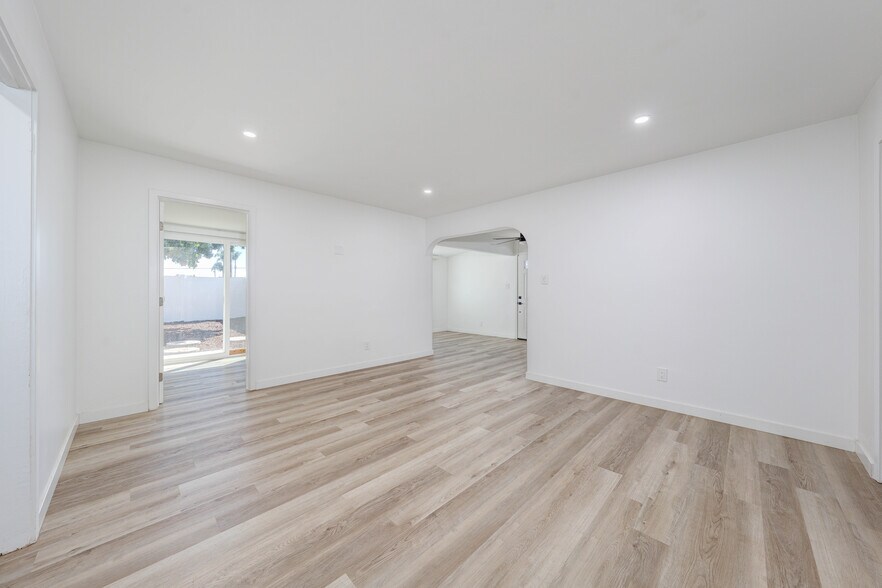 More Photos Of 4301 W Lilac Ave, Santa Ana Multifamily For Sale