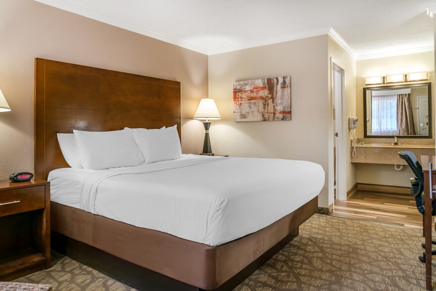 More Photos Of 10087 E Highland Rd, Hartland Hotel For Sale