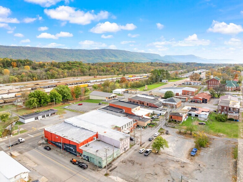 More Photos Of 824 Tennessee Ave, Etowah Storefront Retail Office For Sale