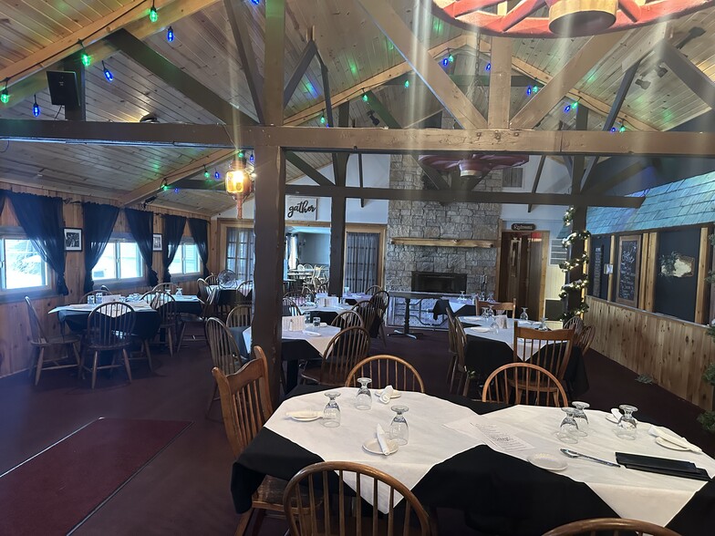 More Photos Of 4443 Chain O Lakes Rd, Eagle River Hotel For Lease