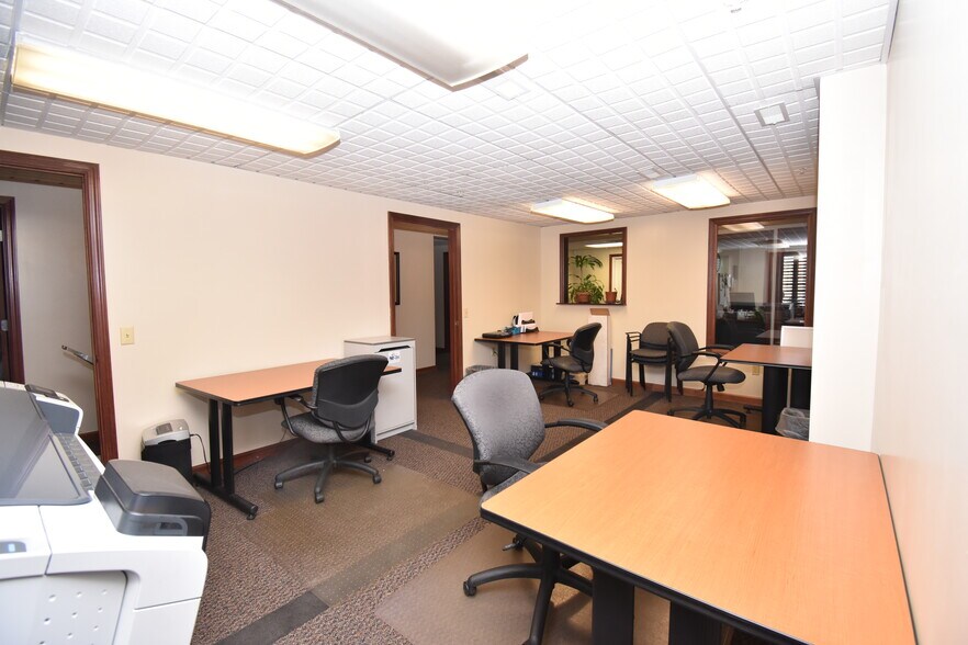 More Photos Of 972 Youngstown Kingsville Rd, Vienna Office For Sale