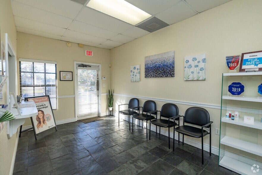More Photos Of 104-118 E Bloomingdale Ave, Brandon Storefront Retail Office For Lease