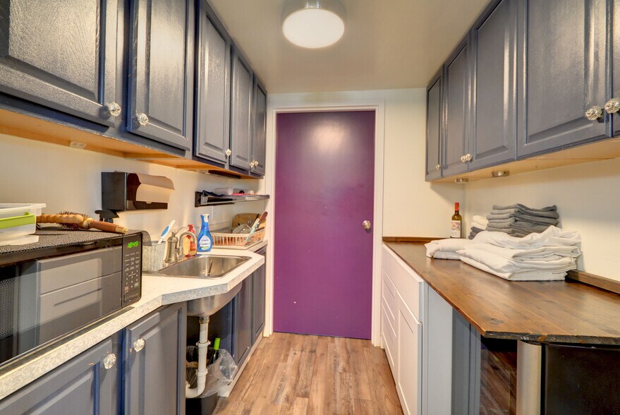 More Photos Of 1415 Pioneer Hwy, Silvana General Retail For Sale