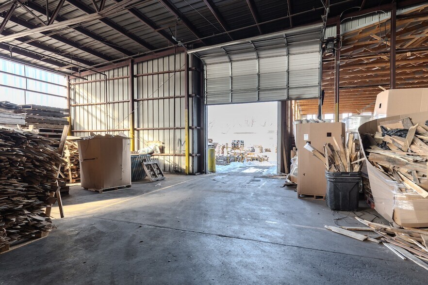 More Photos Of 1200 Bissell St, Venice Warehouse For Sale