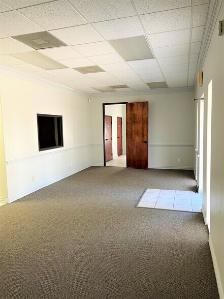 More Photos Of 4300 Garland Dr, Haltom City Warehouse For Lease