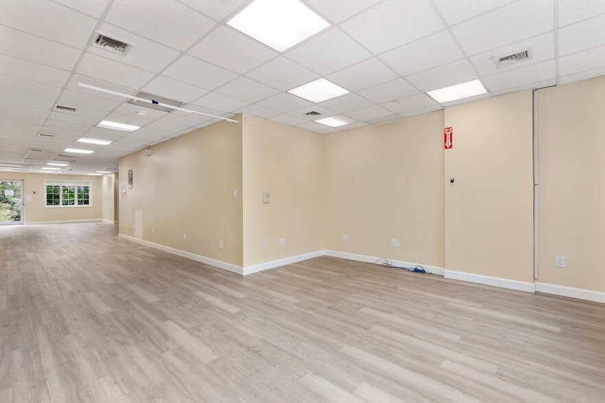 More Photos Of 2717 Crescent St, Astoria Medical For Sale