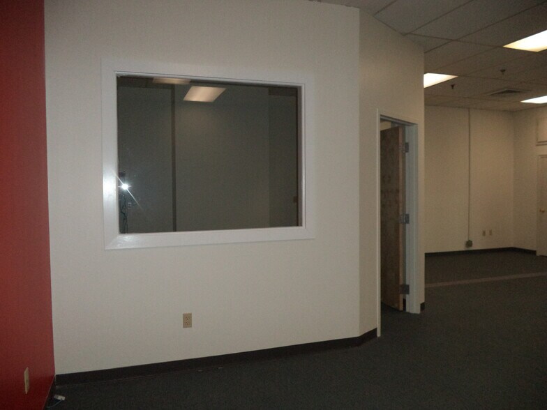 More Photos Of 1117 Elm St, Manchester Office For Lease