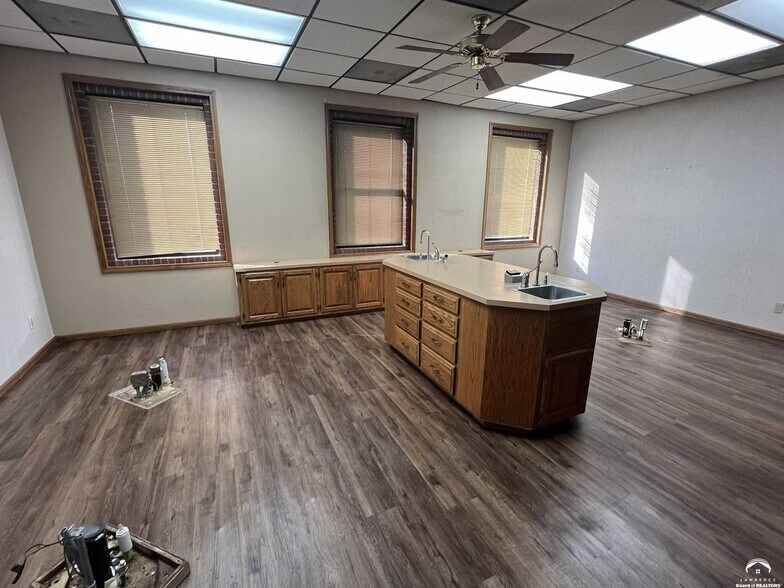 More Photos Of 12 W 8th St, Lawrence Storefront Retail Office For Lease