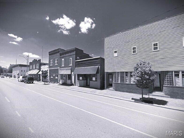 More Photos Of 211 E Central Ave, Benld Office For Sale