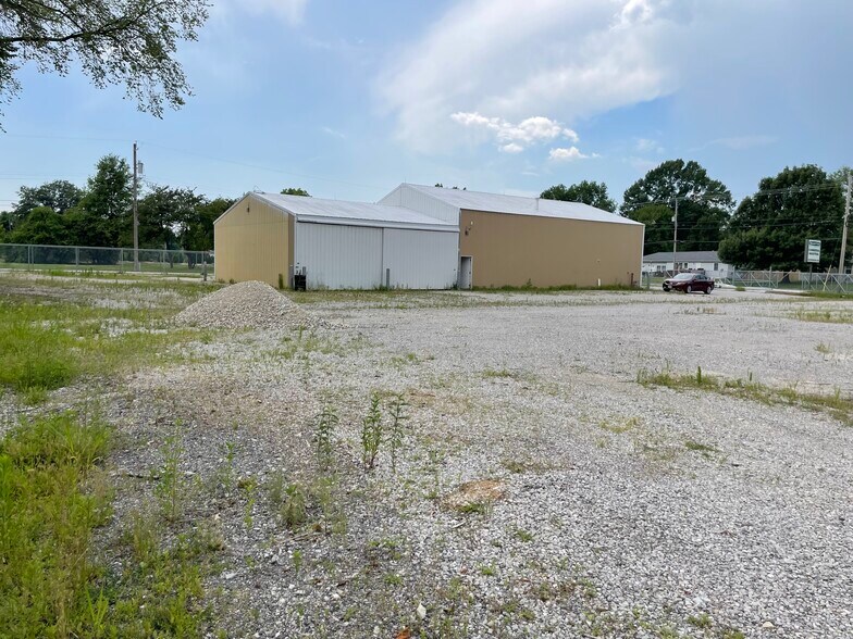 More Photos Of 1600-1602 Centreville Ave, Belleville Flex For Lease