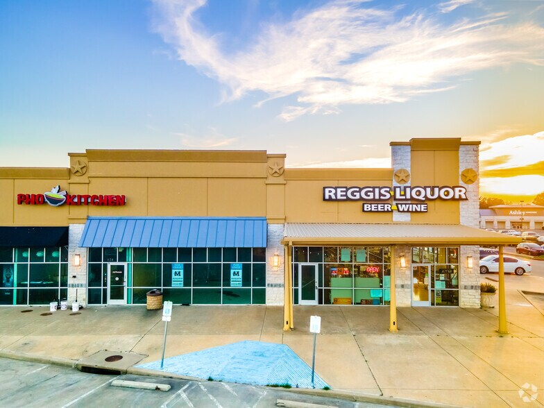 More Photos Of 2916 N US Highway 75, Sherman Storefront For Lease