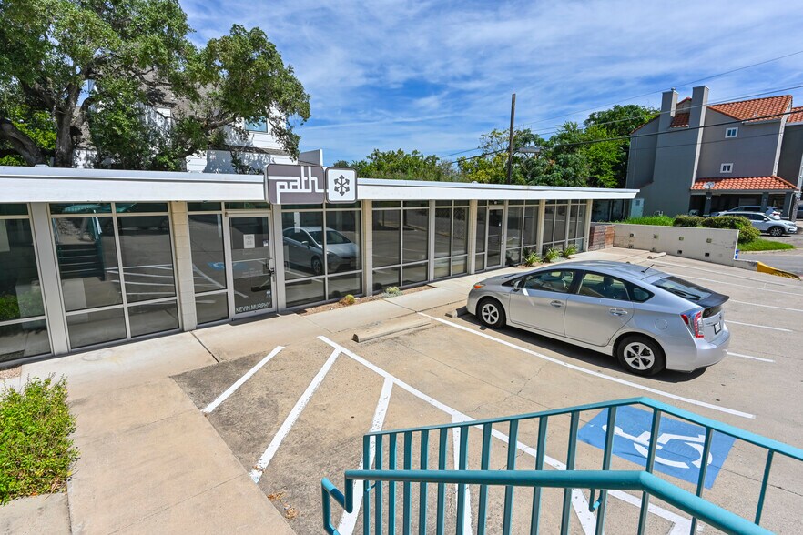 More Photos Of 3100 S Congress Ave, Austin Unknown For Lease