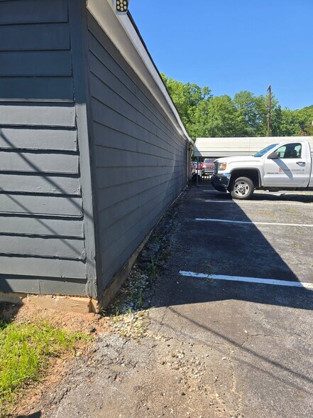 More Photos Of 305.5 N Logan St, Gaffney Storefront Retail Residential For Sale