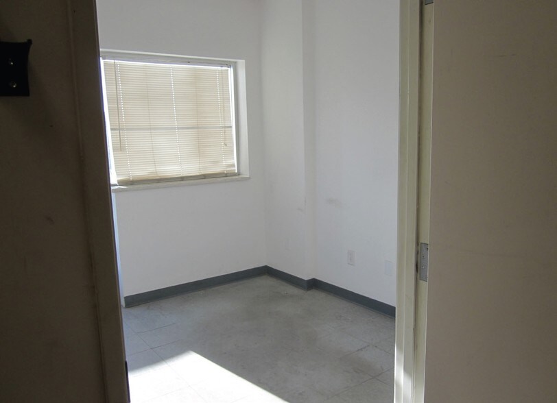 More Photos Of 2267-2277 W Gowan Rd, North Las Vegas Light Manufacturing For Lease