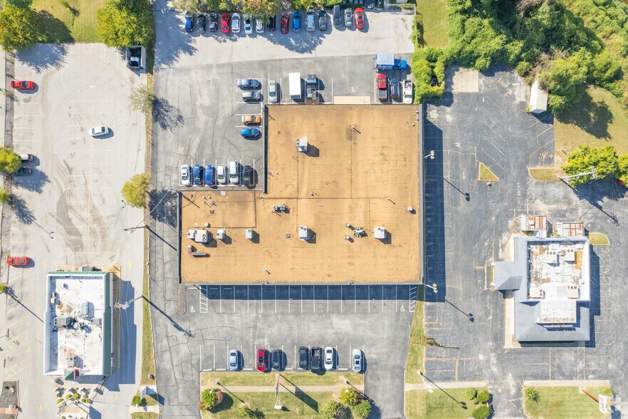 More Photos Of 12462 Natural Bridge Rd, Bridgeton General Retail For Lease