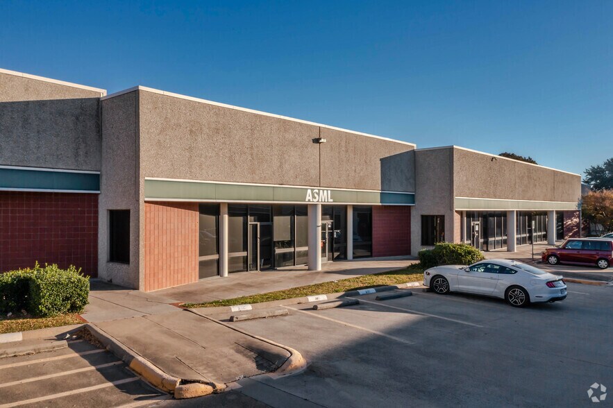 More Photos Of 850 N Dorothy Dr, Richardson Unknown For Lease