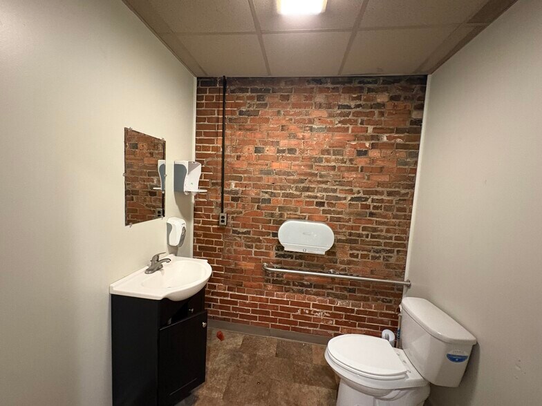 More Photos Of 209 10th St, North Wilkesboro Medical For Lease