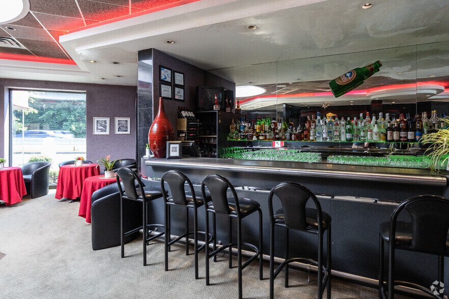 More Photos Of 1281-1285 State Route 35, Middletown Supermarket For Sale