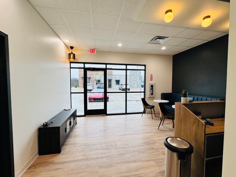 More Photos Of 15105 Crown At Lone Oak Rd, Edmond Office For Lease