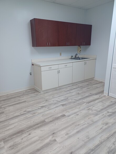 More Photos Of 200-208 W Oak St, Kissimmee Medical For Lease