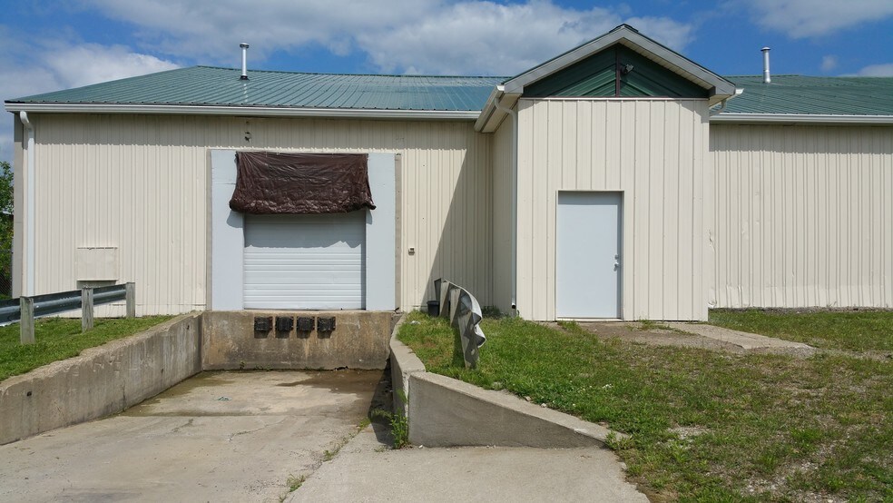 More Photos Of 2447 E Judd Rd, Burton Showroom For Sale