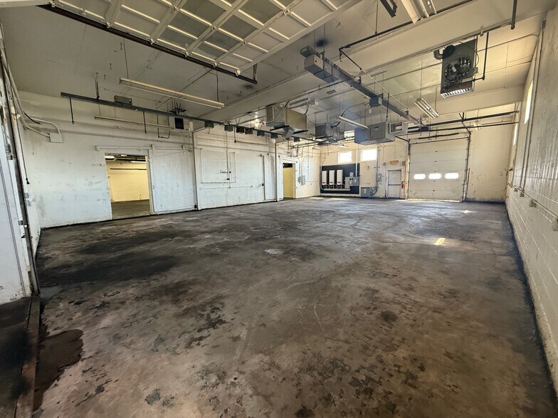 More Photos Of 36 Cedar St, East Hartford Manufacturing For Lease