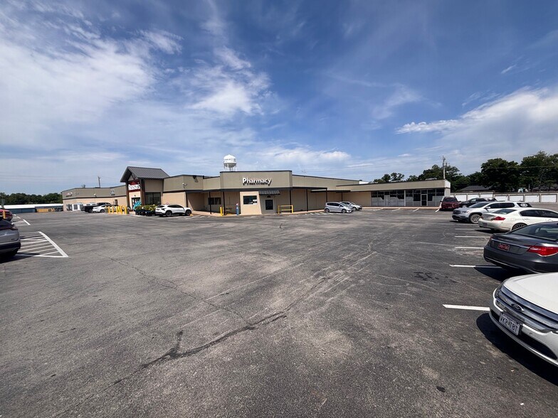 More Photos Of 1624 N 3rd St, Langley Supermarket For Lease