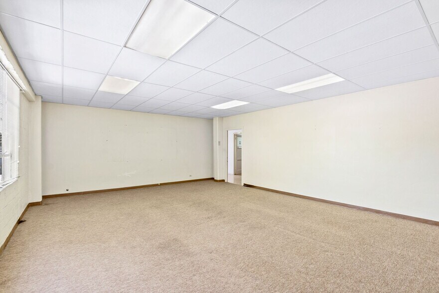 More Photos Of 1701 W Woodlawn Ave, San Antonio Religious Facility For Sale
