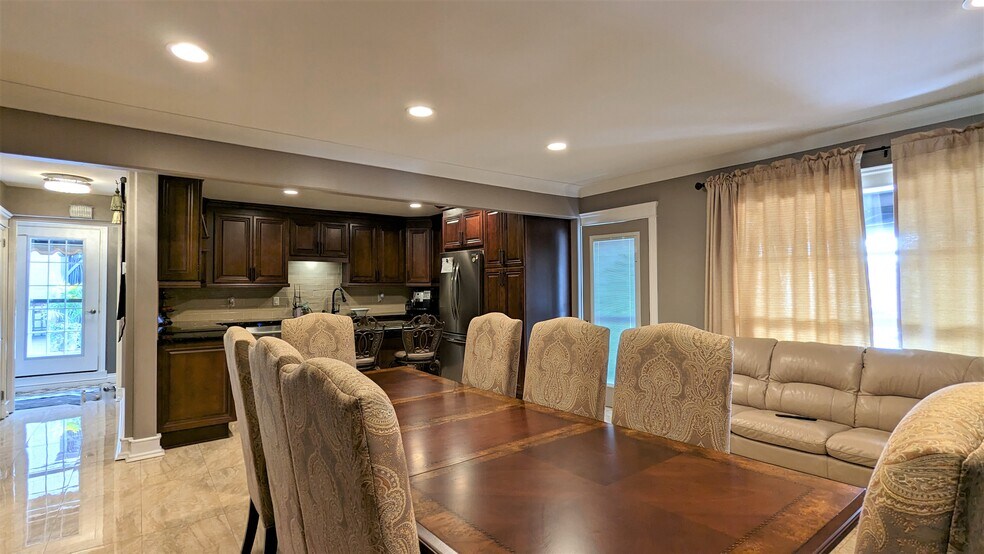 More Photos Of 816 Erie St E, Windsor Storefront Retail Residential For Sale