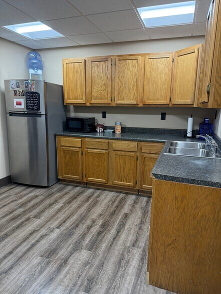More Photos Of 1695 E Main St, Richmond Medical For Lease