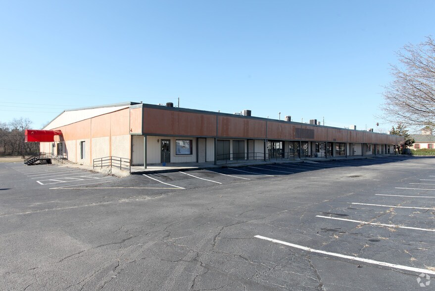 Primary Photo Of 600 Creekside Dr, Raleigh Bar For Lease