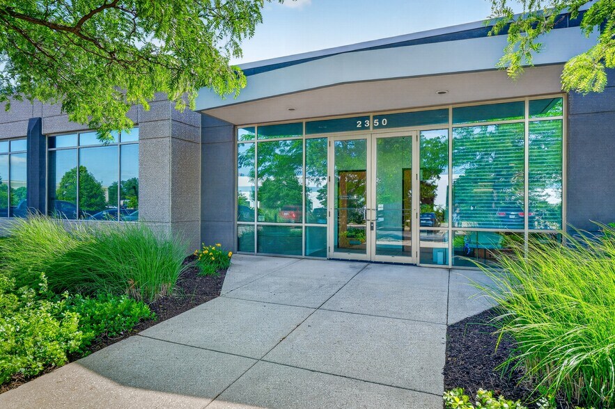 More Photos Of 2350 Ravine Way, Glenview Medical For Lease