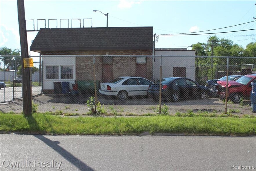 More Photos Of 11500 Whittier St, Detroit Auto Repair For Sale