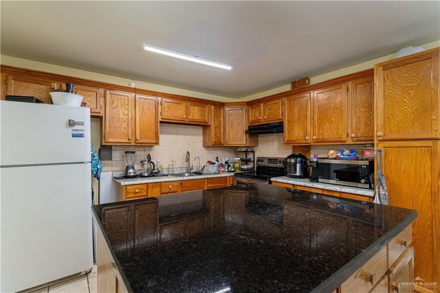 More Photos Of 2418 S Cage Blvd, Pharr Hotel For Sale