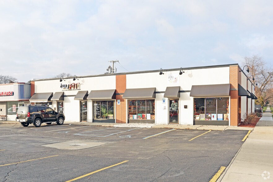 More Photos Of 110-140 S Main St, Clawson Unknown For Lease