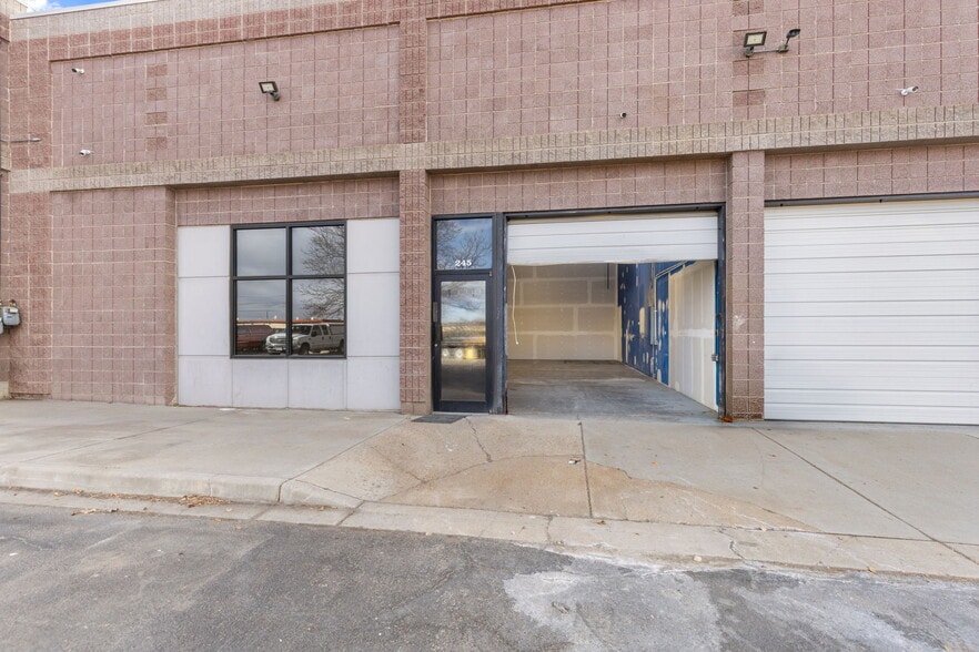 More Photos Of 590 Burbank St, Broomfield Flex For Lease