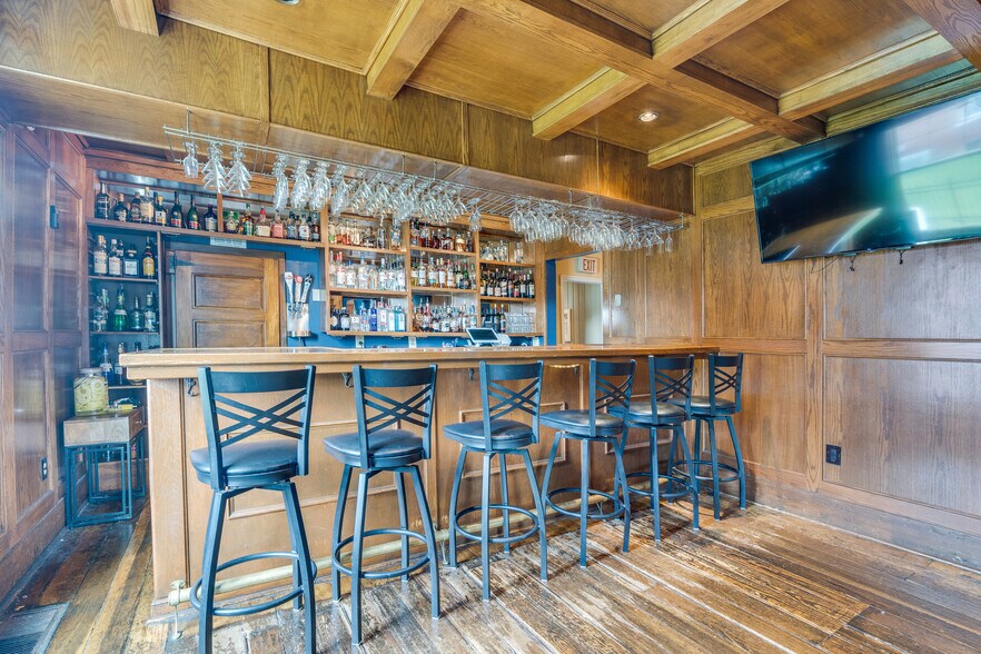 More Photos Of 412 6th St, Bristol Restaurant For Sale