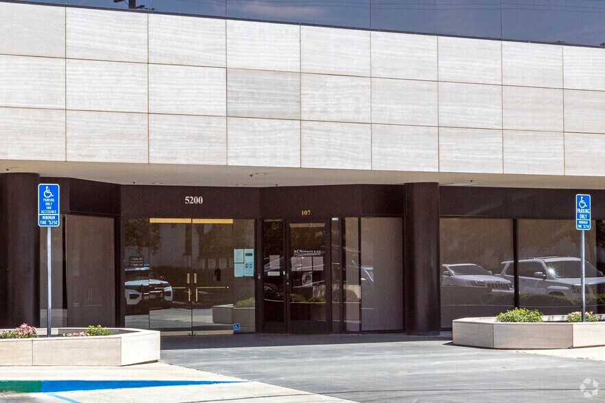 More Photos Of 5200 N Palm Ave, Fresno Unknown For Lease