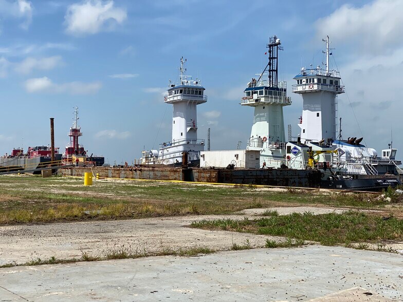 More Photos Of 8010 S First Ave, Sabine Pass Land For Sale