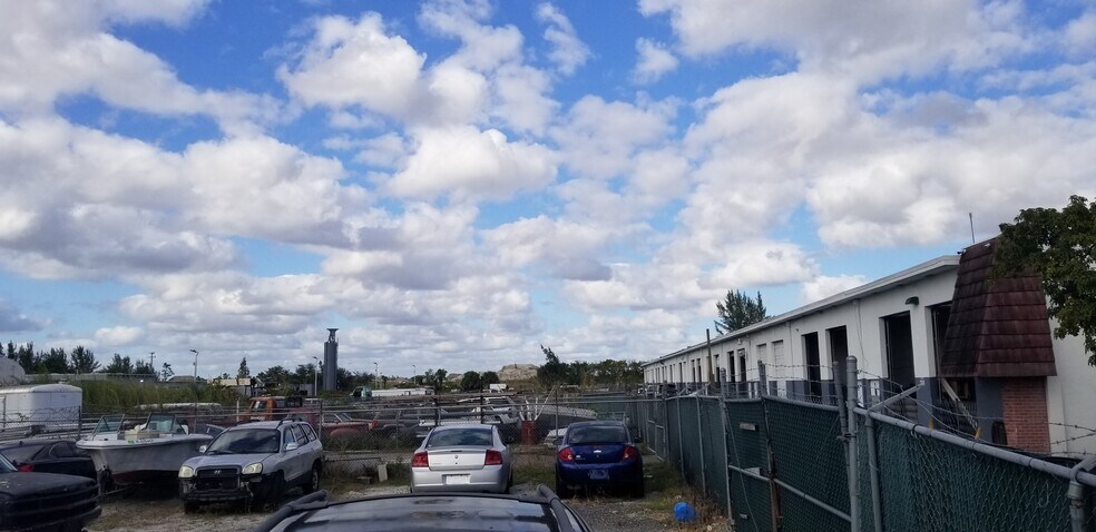 More Photos Of 7673 Hooper Rd, West Palm Beach Warehouse For Lease