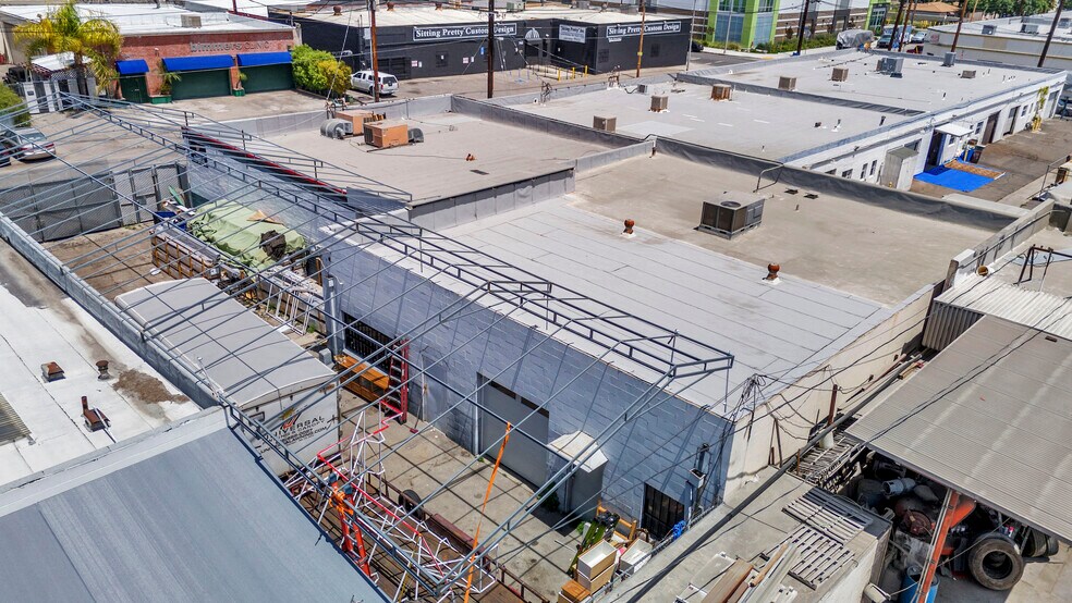 More Photos Of 18422-18428 Gault St, Reseda Warehouse For Lease