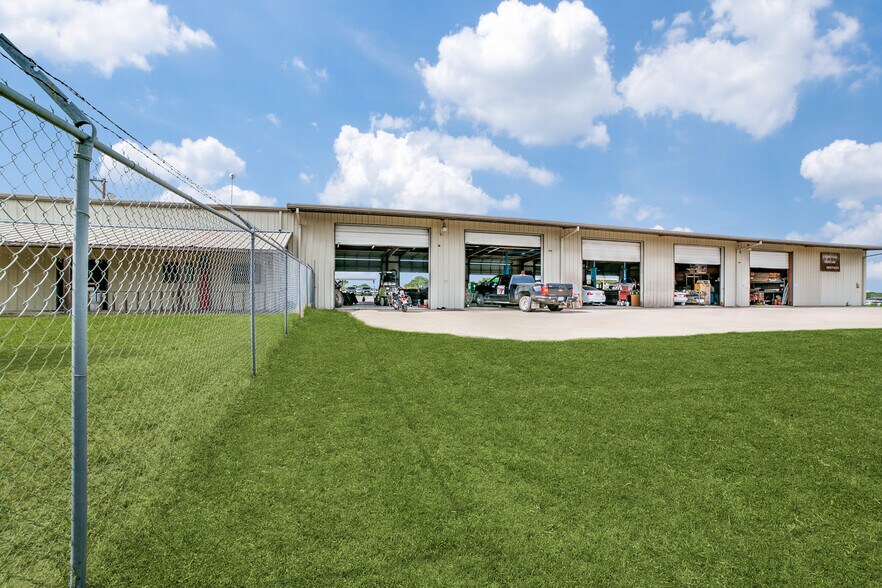 More Photos Of 14685 Old Frio City Rd, Lytle Warehouse For Sale