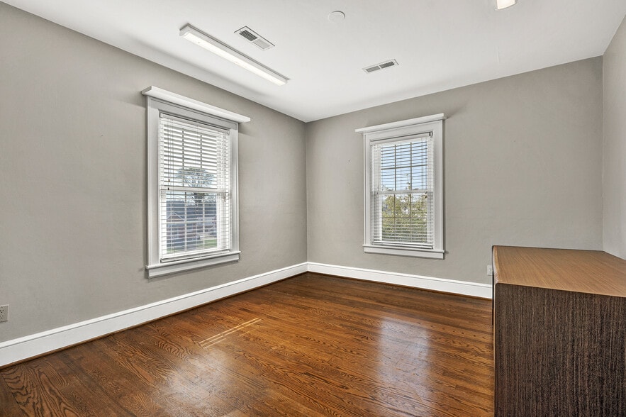 More Photos Of 5034 Williamson Rd NW, Roanoke Office For Lease