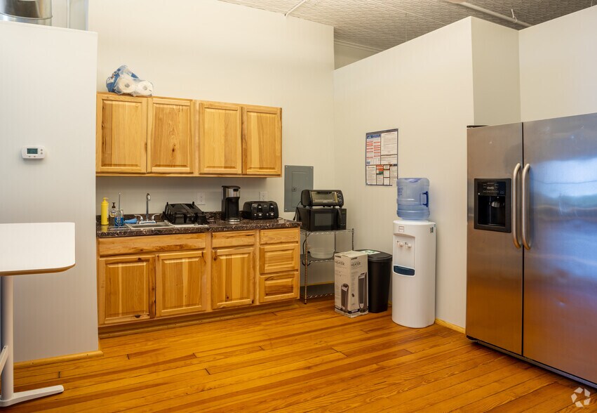 More Photos Of 23 W Broad St, Richmond Office For Sale