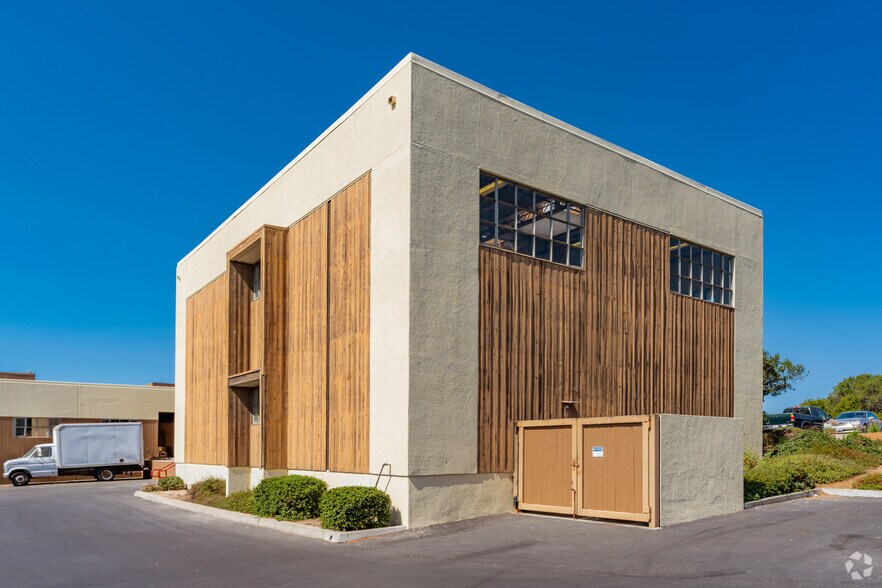 More Photos Of 5 Harris Ct, Monterey Unknown For Lease