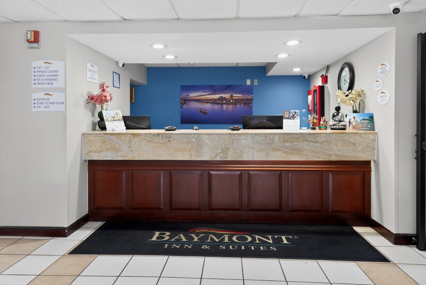 More Photos Of 40 New Garver Rd, Monroe Hotel For Sale