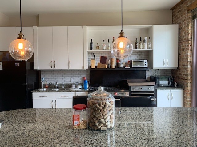 More Photos Of 2250 W Grand Ave, Chicago Storefront Retail Office For Lease