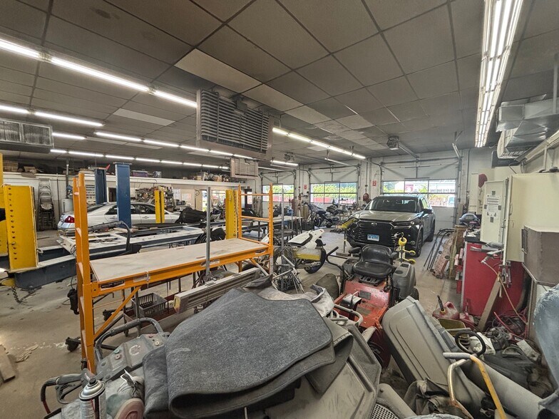 More Photos Of 390 New State Rd, Manchester Auto Repair For Sale