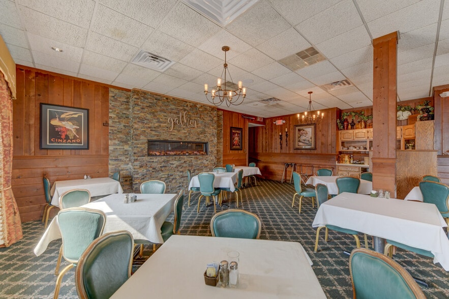 More Photos Of 502 Dixie Hwy, Beecher Restaurant For Sale