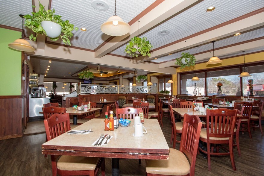 More Photos Of 300 N Northwest Hwy, Palatine Restaurant For Sale